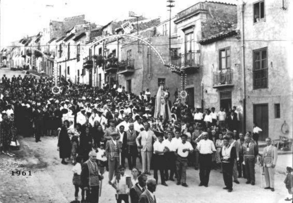 Processione della madonna della luce anno 1961. ( foto tratta dal web)