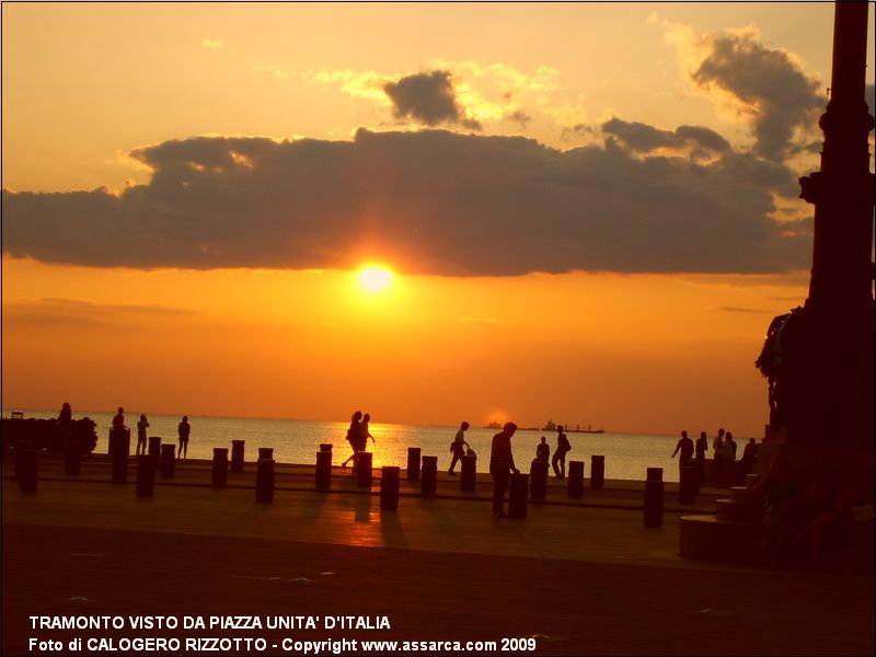 tramonto visto da piazza unita` d`italia