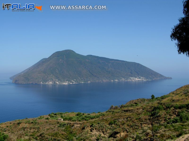 Salina vista da Lipari