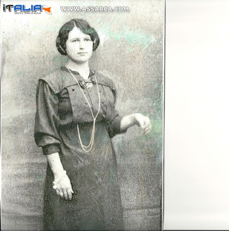 Mia nonna,Montagnino Marietta,ventenne-primi anni del 1900