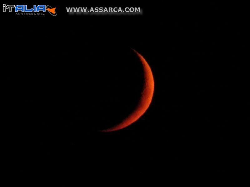 Spicchio di Luna rossa