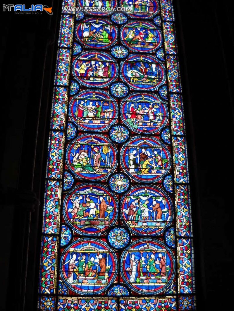 Cattedrale di Canterbury: interno, particolare di una vetrata